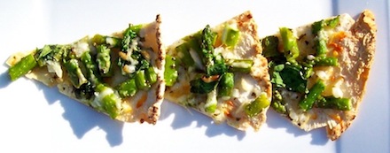 Asparagus pita pizza