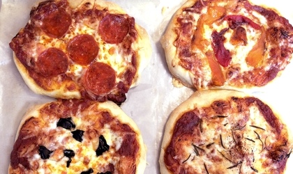 Mini thick pizzas
